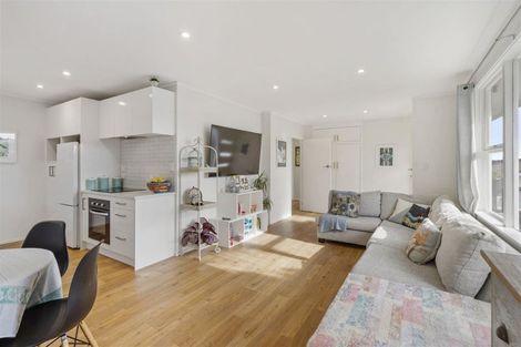 Photo of property in 2/276a Wairau Road, Glenfield, Auckland, 0627