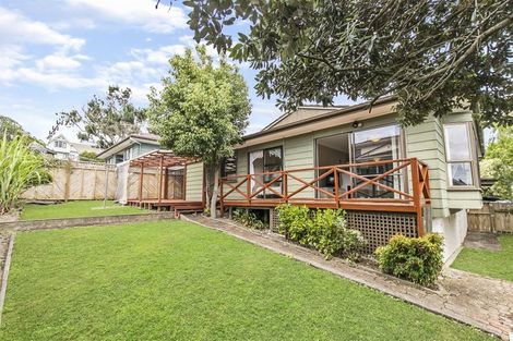 Photo of property in 2/10 Redoubt Road, Goodwood Heights, Auckland, 2105