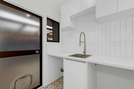 Photo of property in 3 Mimosa Place, Half Moon Bay, Auckland, 2012