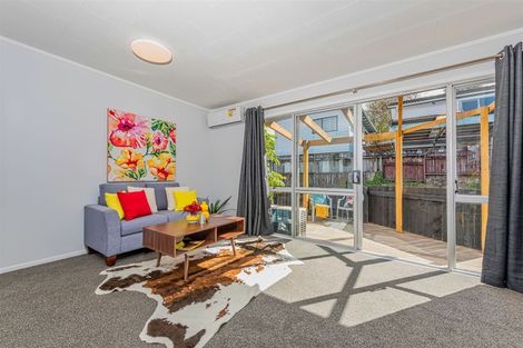 Photo of property in 1/26 Kemp Road, Massey, Auckland, 0614
