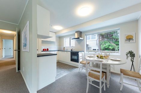 Photo of property in 18 Sarona Avenue, Glen Eden, Auckland, 0602