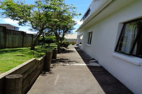 Photo of property in 1/1 Takutai Avenue, Bucklands Beach, Auckland, 2012