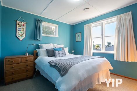 Photo of property in 43 Catherine Crescent, Paparangi, Wellington, 6037