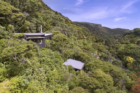 Photo of property in 53 Karekare Road, Karekare, New Lynn, 0772