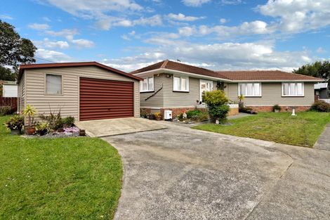 Photo of property in 1/9 Vardon Road, Green Bay, Auckland, 0604