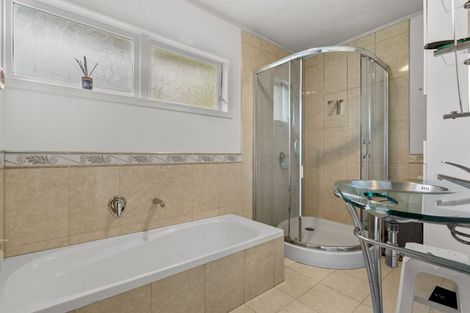 Photo of property in 137 Hutchinsons Road, Bucklands Beach, Auckland, 2014