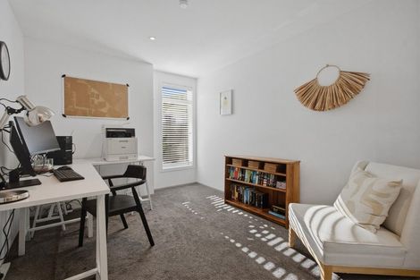 Photo of property in 21 Hine Street, New Plymouth, 4310
