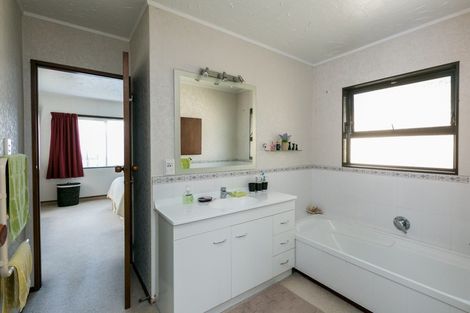 Photo of property in 16 Cardiff Place, Tamatea, Napier, 4112