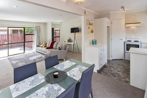 Photo of property in 2/17 Ross Martin Court, Conifer Grove, Takanini, 2112