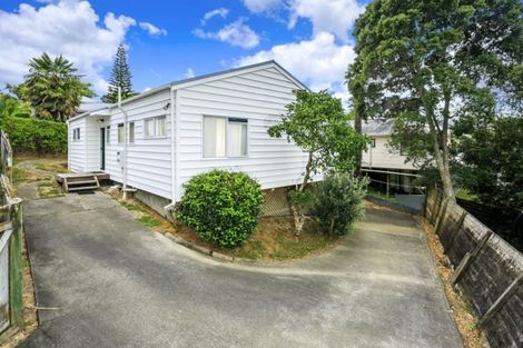 Photo of property in 2/15 Sunhaven Avenue, Glenfield, Auckland, 0629