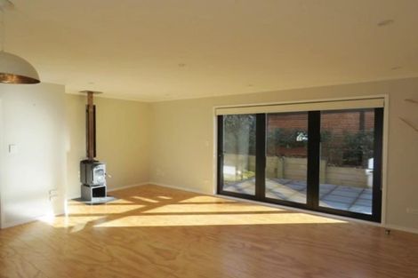 Photo of property in 2 Ebrington Place, Strandon, New Plymouth, 4312