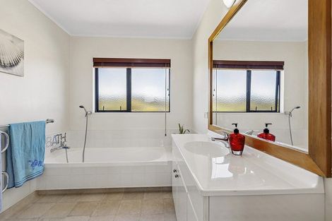 Photo of property in 6 Voyager Way, Whitby, Porirua, 5024