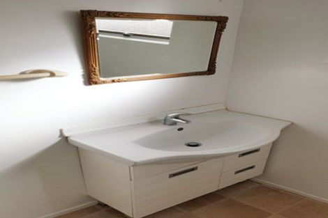 Photo of property in 1/856 East Coast Road, Northcross, Auckland, 0630