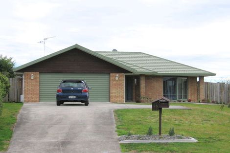 Photo of property in 16 Mangakoea Place, St Andrews, Hamilton, 3200