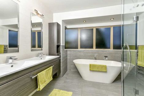 Photo of property in 7 Mistral Place, West Harbour, Auckland, 0618