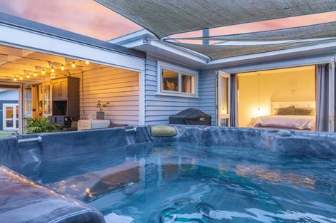 Photo of property in 21 Pitt Street, Clive, 4102