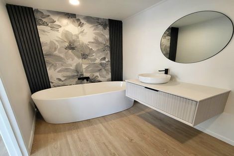 Photo of property in 2/13 Sunnyside Road, Sunnyvale, Auckland, 0612