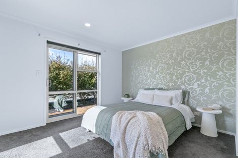 Photo of property in 418 Tararua Road, Levin, 5571