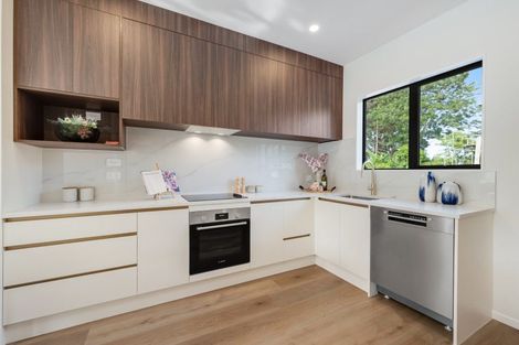 Photo of property in 140a Edgewater Drive, Pakuranga, Auckland, 2010