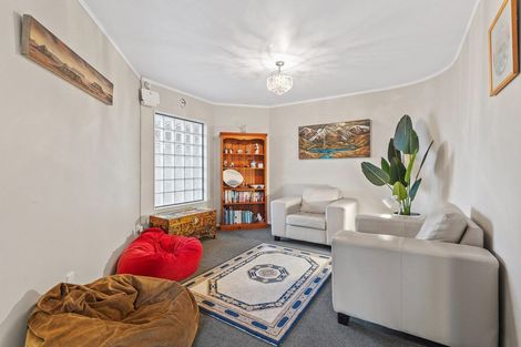 Photo of property in 5 Hanly Close, West Harbour, Auckland, 0618