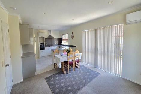 Photo of property in 12 Glanmire Place, Flat Bush, Auckland, 2016