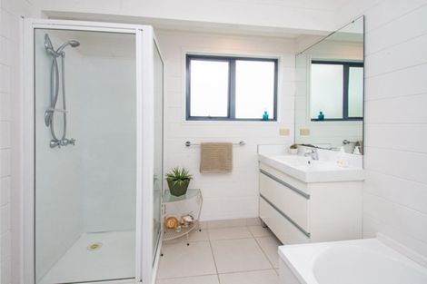 Photo of property in 15 Stevenson Road, Clarks Beach, 2122