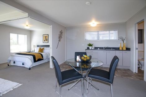 Photo of property in 85 Kiwi Esplanade, Mangere Bridge, Auckland, 2022