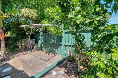 Photo of property in 2/3 Aorangi Place, Birkenhead, Auckland, 0626