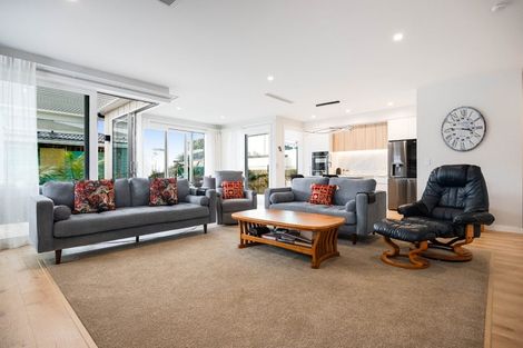 Photo of property in 63 Milford Road, Milford, Auckland, 0620