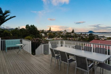 Photo of property in 16 Mcdonnell Street, Omokoroa, 3114