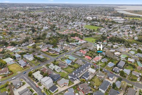 Photo of property in 5 Valron Road, Te Atatu South, Auckland, 0602