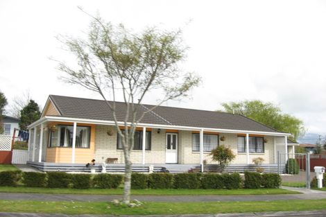 Photo of property in 19 Kowhai Street, Inglewood, 4330