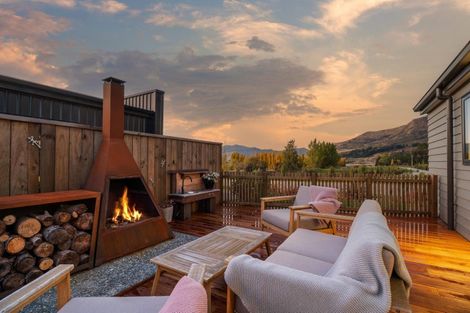 Photo of property in 43 Bannister Street, Jacks Point, Queenstown, 9371