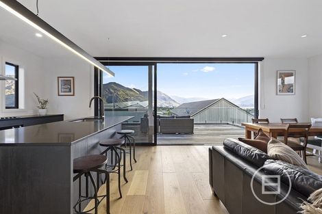 Photo of property in 18 Scurr Terrace, Wanaka, 9305