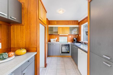 Photo of property in 120 Parker Road, Oratia, Auckland, 0604