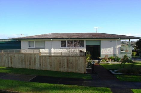 Photo of property in 80 Beechdale Crescent, Pakuranga Heights, Auckland, 2010