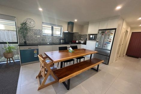 Photo of property in 14 Farmland Road, Papakura, 2110