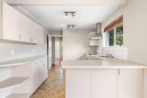 Photo of property in 27 Denniston Crescent, Redwood, Christchurch, 8051