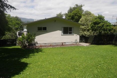 Photo of property in 25 Hartford Crescent, Totara Park, Upper Hutt, 5018