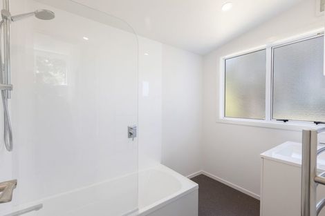 Photo of property in 37 Spenmoor Street, Newlands, Wellington, 6037