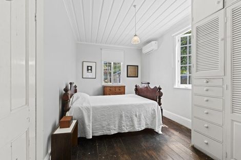 Photo of property in 90 Pendarves Street, New Plymouth, 4310