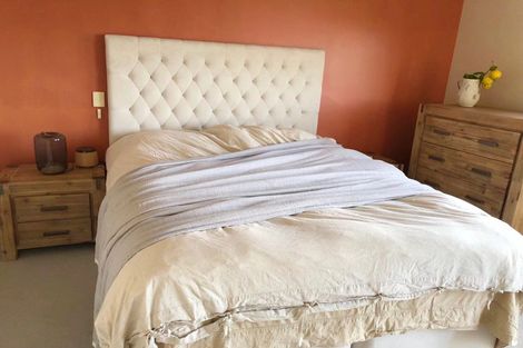 Photo of property in 16 Provence Esplanade, Te Atatu Peninsula, Auckland, 0610