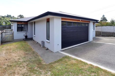 Photo of property in 176 Stokes Valley Road, Stokes Valley, Lower Hutt, 5019