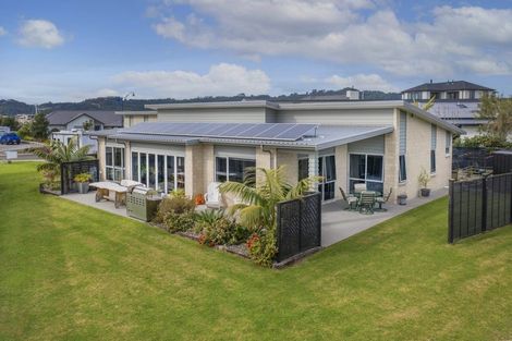 Photo of property in 18 Roseberry Place, Whitianga, 3510