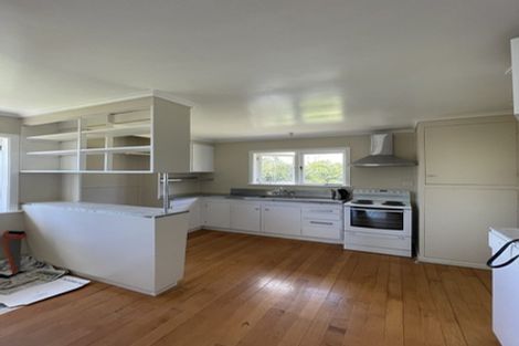 Photo of property in 8 Barron Drive, Green Bay, Auckland, 0604