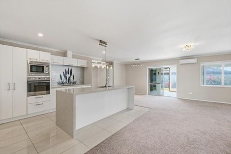 Photo of property in 82 Golden Sands Drive, Papamoa Beach, Papamoa, 3118