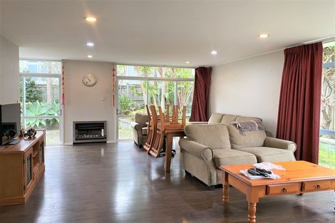 Photo of property in 20a Eversleigh Road, Belmont, Auckland, 0622