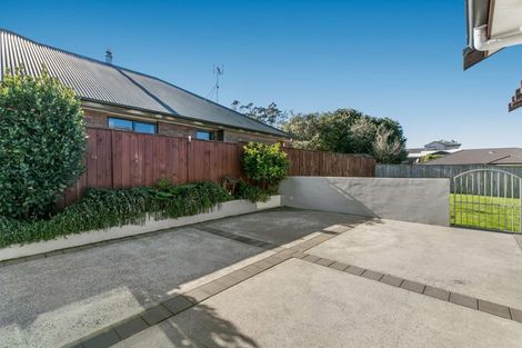 Photo of property in 17 Westview Place, Western Heights, Hamilton, 3200