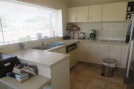 Photo of property in 31 Ray Small Drive, Papakura, 2110