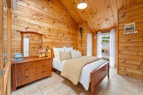 Photo of property in 38 Pacific Parade, Army Bay, Whangaparaoa, 0930